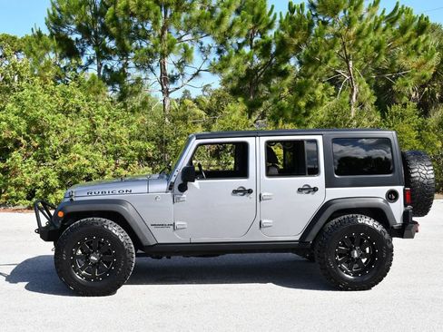 Used 2016 Jeep Wrangler Unlimited Rubicon w/ Connectivity Group AWD/4WD image 3