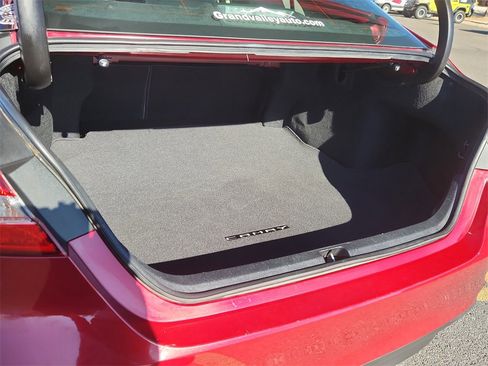 Used 2018 Toyota Camry LE image 12