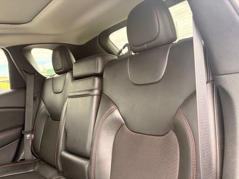 Used 2019 Jeep Cherokee Trailhawk w/ Comfort/Convenience Group AWD/4WD image 30