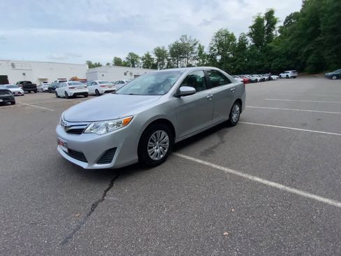Used 2012 Toyota Camry LE FWD image 8