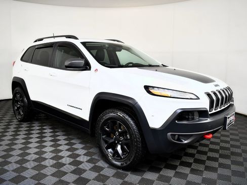 Used 2017 Jeep Cherokee Trailhawk w/ Comfort/Convenience Group image 6
