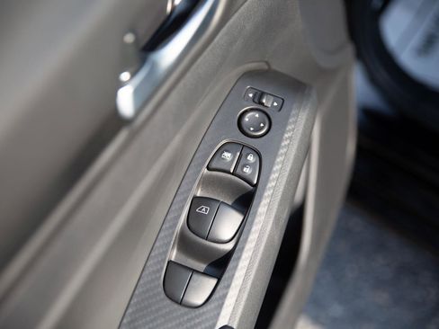 Used 2025 Nissan Altima 2.5 SV FWD image 18