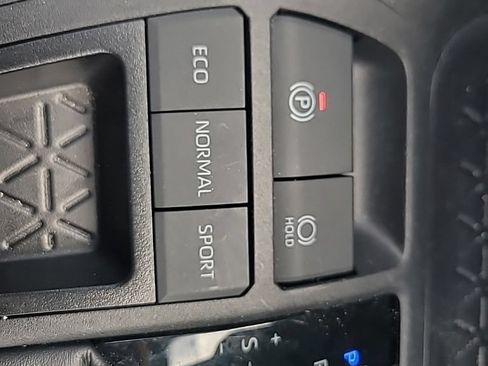 Used 2025 Toyota RAV4 XLE FWD image 15