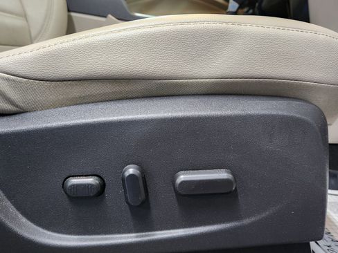 Used 2017 Ford Escape Titanium image 17