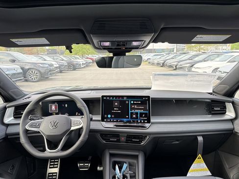New 2026 Volkswagen Tiguan SE R-Line FWD image 20