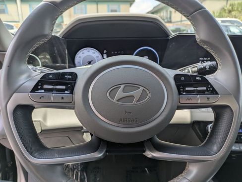 Used 2025 Hyundai Elantra SEL FWD image 21