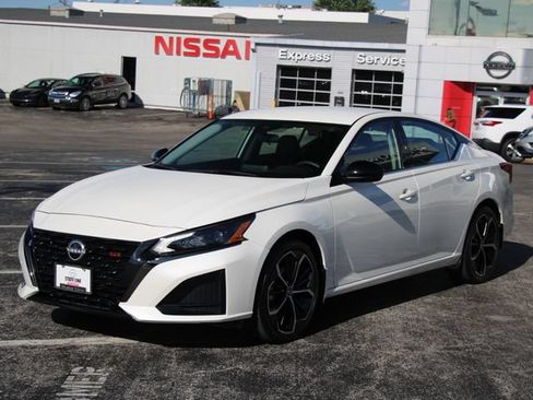 Certified 2025 Nissan Altima 2.5 SR FWD image 6