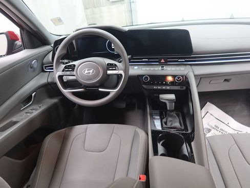 Used 2024 Hyundai Elantra Blue FWD image 13