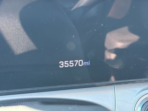 Used 2025 Chevrolet Trax LT FWD image 3