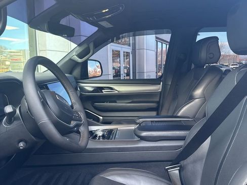 Used 2024 Jeep Wagoneer Series II image 7