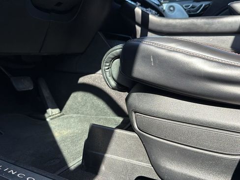 Used 2020 Lincoln Aviator Reserve w/ Equipment Group 202A image 11