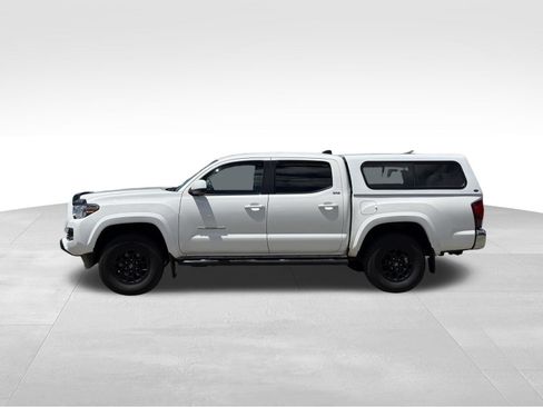 Used 2021 Toyota Tacoma SR5 AWD/4WD image 5