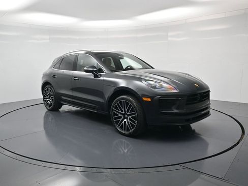 Certified 2026 Porsche Macan AWD/4WD image 32