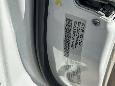 Used 2023 Chrysler Pacifica Limited FWD image 36