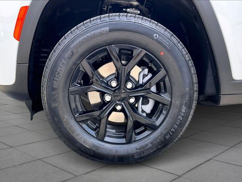 New 2026 Jeep Grand Cherokee Altitude AWD/4WD image 11
