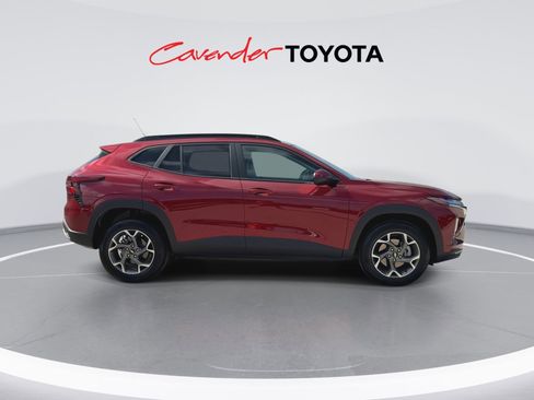 Used 2025 Chevrolet Trax LT image 9