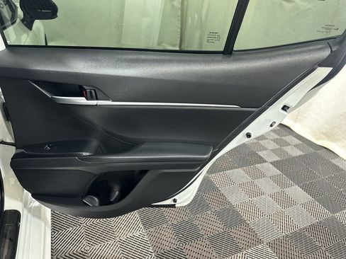 Used 2024 Toyota Camry SE image 12