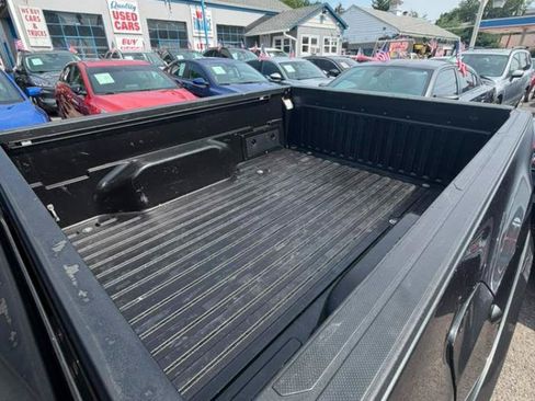 Used 2017 Toyota Tacoma SR5 w/ Tow Package AWD/4WD image 7