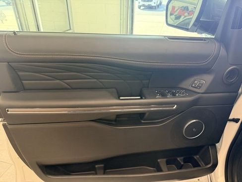 Used 2023 Ford Expedition Platinum image 14
