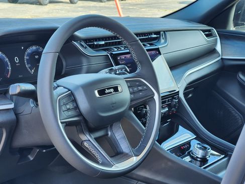 New 2025 Jeep Grand Cherokee Limited w/ Black Appearance Package image 23