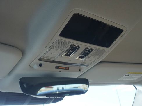 New 2026 Land Rover Defender 110 X-Dynamic SE image 16