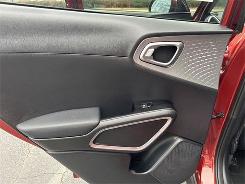 Certified 2022 Kia Soul LX w/ Technology Package image 14