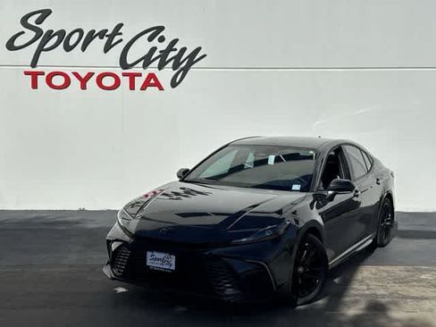 Used 2026 Toyota Camry SE w/ Convenience Package FWD image 1