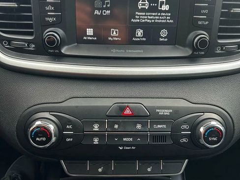 Used 2017 Kia Sorento LX w/ LX Convenience Package image 9