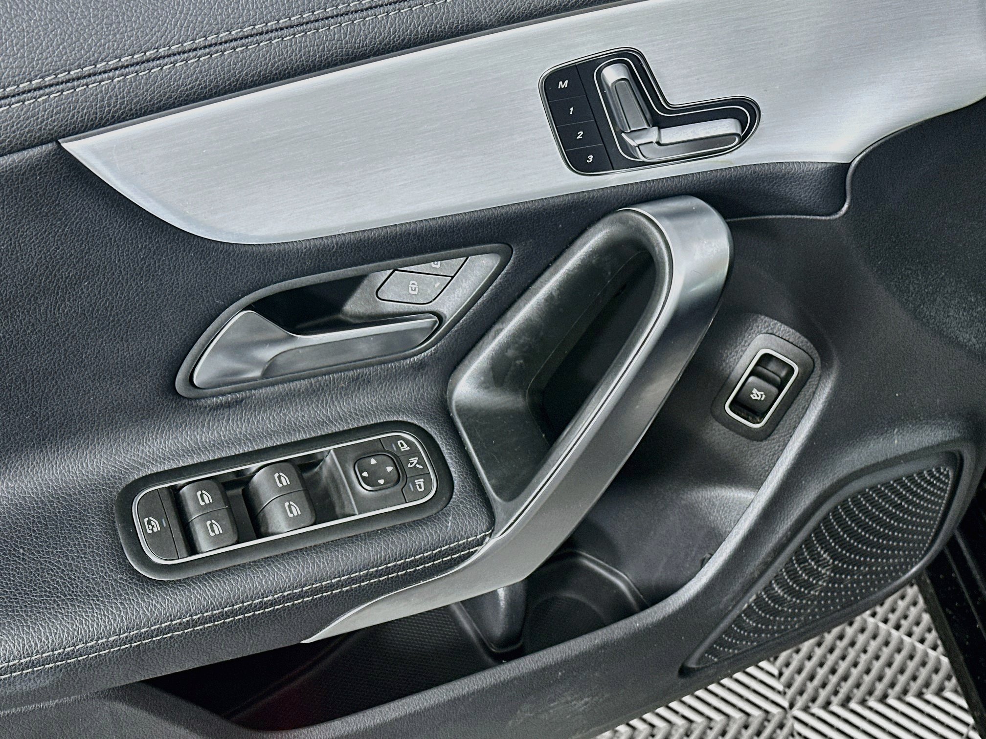 Used 2025 Mercedes-Benz CLA 250 image 15