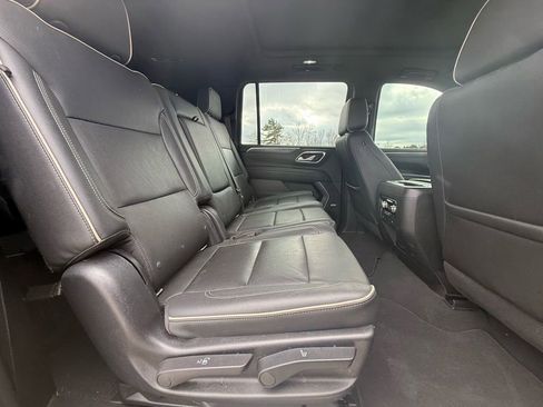 Used 2022 GMC Yukon XL SLT w/ SLT Luxury Package image 34