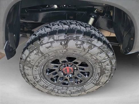 Used 2019 Toyota Tacoma TRD Sport w/ Technology Package image 11