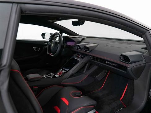 Used 2022 Lamborghini Huracan EVO image 22
