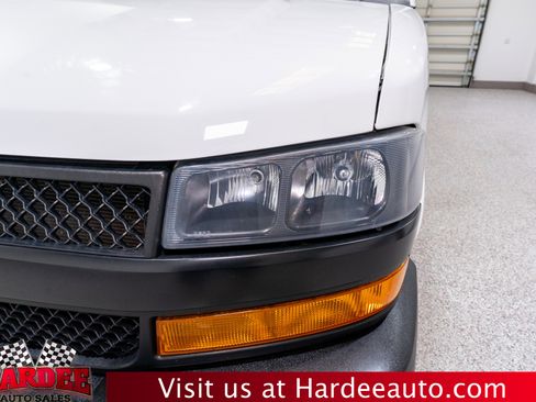 Used 2021 Chevrolet Express 2500 RWD image 8