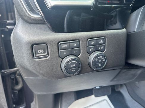 Used 2022 Chevrolet Silverado 1500 LTZ w/ Z71 Off-Road Package AWD/4WD image 13