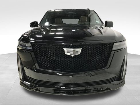 Used 2022 Cadillac Escalade Sport w/ Touring Package AWD/4WD image 2