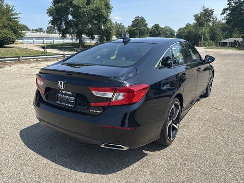Used 2022 Honda Accord Sport image 3