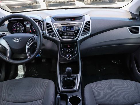 Used 2014 Hyundai Elantra SE image 13