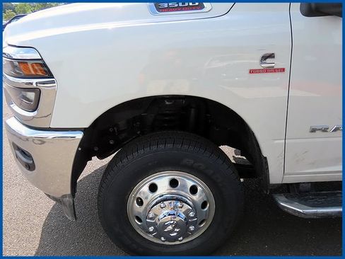 New 2026 RAM 3500 Big Horn AWD/4WD image 4