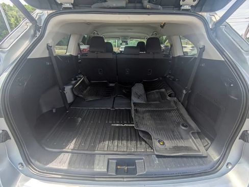 Used 2023 Toyota Highlander LE AWD/4WD image 24