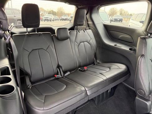 New 2026 Chrysler Pacifica Select w/ S Appearance Package FWD image 5