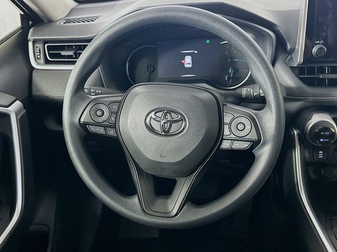 Used 2025 Toyota RAV4 XLE image 18