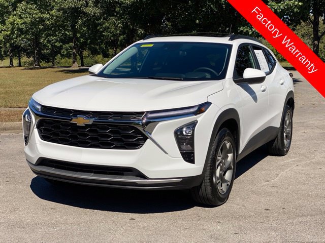 Used 2026 Chevrolet Trax LT w/ Sunroof Package FWD image 3