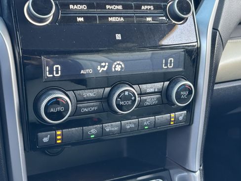 Used 2022 Subaru Ascent Limited image 4