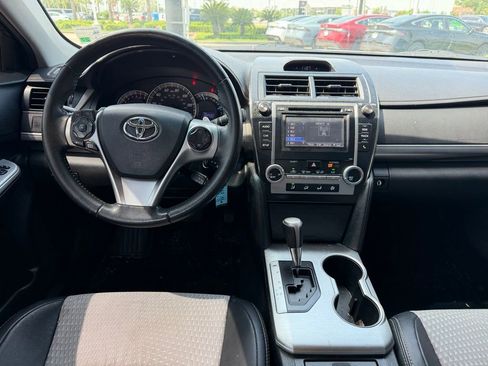 Used 2014 Toyota Camry SE FWD image 14