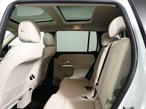 Certified 2022 Mercedes-Benz GLB 250 4MATIC image 7