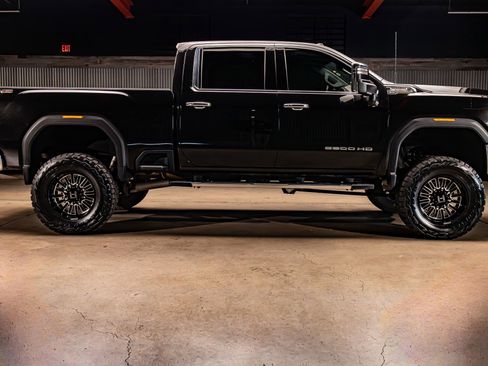 Used 2023 GMC Sierra 3500 SLT w/ SLT Premium Package image 10