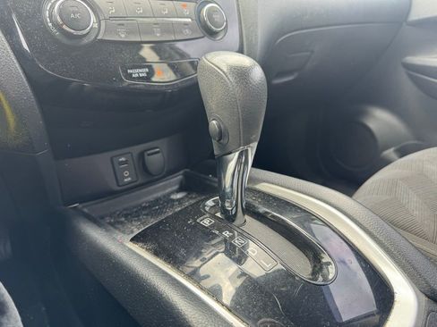 Used 2016 Nissan Rogue S w/ Appearance Package image 13