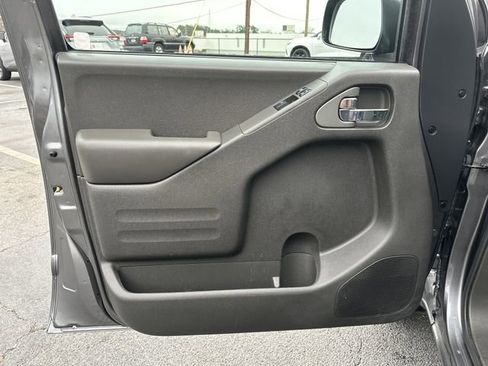 Used 2016 Nissan Frontier SV image 4