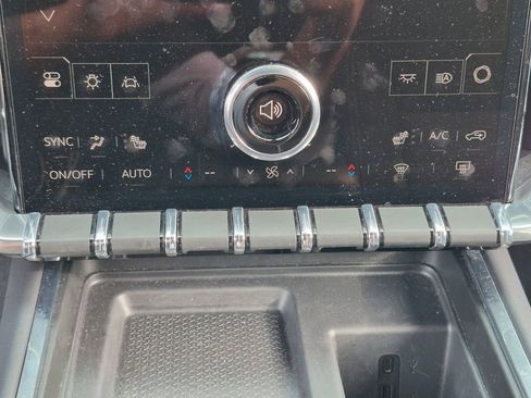 Used 2025 GMC Acadia Elevation image 27