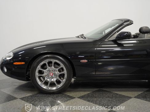 Used 2002 Jaguar XK8 Convertible image 23